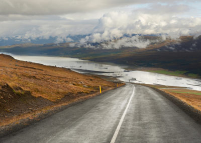 Lagarfljot ved Østfjordene på kør-selv ferie bilferie og grupperejser i Island med ISLANDSREJSER