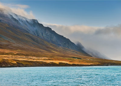 Bjerge ved Saudarkrokur i Nordisland på kør-selv ferie bilferie og grupperejser i Island med ISLANDSREJSER
