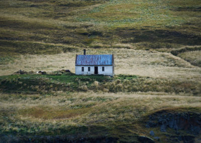 Forladt hus i Nordisland på kør-selv ferie bilferie og grupperejser i Island med ISLANDSREJSER