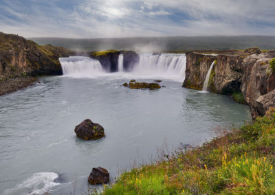 Godafoss - gudernes vandfald på kør-selv ferie bilferie og grupperejser i Island med ISLANDSREJSER