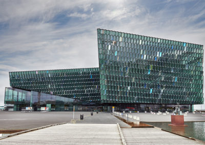 Harpa kulturhus i Reykjavik på kør-selv ferie bilferie og grupperejser i Island med ISLANDSREJSER