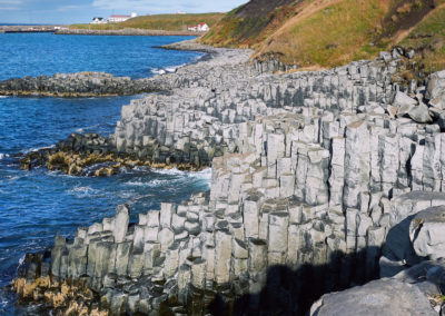 Hofsos med smukke basaltklipper på kør-selv ferie bilferie og grupperejser i Island med ISLANDSREJSER