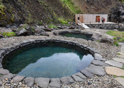 Geotermisk bad ved Husafell Canyon Baths på kør-selv ferie bilferie og grupperejser i Island med ISLANDSREJSER