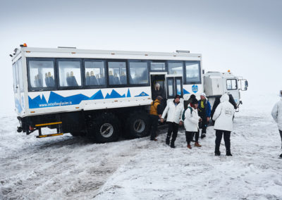 Into the glacier truck på Langjökull-gletsjeren på kør-selv ferie bilferie og grupperejser i Island med ISLANDSREJSER