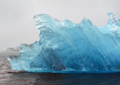 Blå isbjerge ved Jökulsárlón på kør-selv ferie bilferie og grupperejser i Island med ISLANDSREJSER