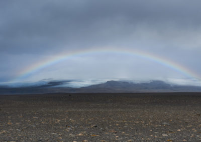 Kjölur regnbue over gletsjeren på kør-selv ferie bilferie og grupperejser i Island med ISLANDSREJSER
