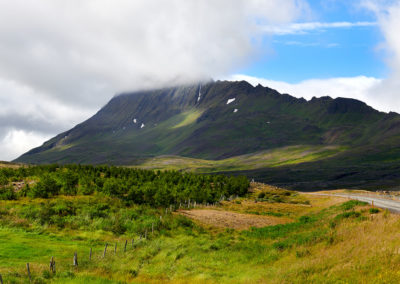 På vej til Akureyri på kør-selv ferie bilferie og grupperejser i Island med ISLANDSREJSER