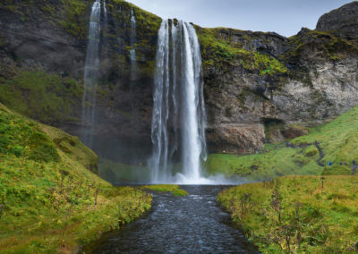 Seljalandsfoss-vandfaldet ved sydkysten på kør-selv ferie bilferie og grupperejser i Island med ISLANDSREJSER