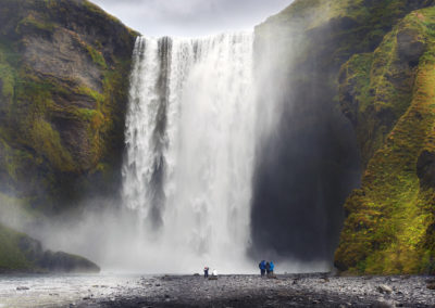 Skogafoss-vandfaldet ved sydkysten på kør-selv ferie bilferie og grupperejser i Island med ISLANDSREJSER