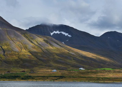 Bjerge ved Siglufjordur på kør-selv ferie bilferie og grupperejser i Island med ISLANDSREJSER