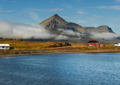 Djupivogur og smukke bjerge på kør-selv ferie bilferie og grupperejser i Island med ISLANDSREJSER