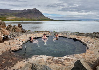 Geotermisk bad ved Vestfjordene kør-selv ferie og bilferie i Island med ISLANDSREJSER
