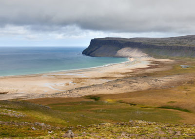 Vestfjordene og sandstrand på kør-selv ferie og bilferie i Island med ISLANDSREJSER