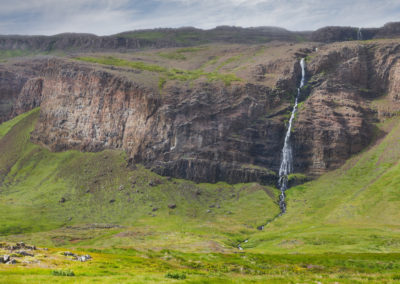 Vandfald ved Breidafjordur-halvøen på kør-selv ferie og bilferie i Island med ISLANDSREJSER