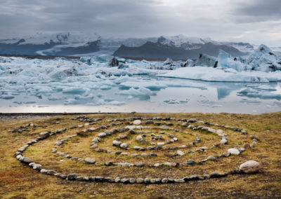 Stencirkel ved Jökulsárlón på kør-selv ferie bilferie og grupperejser i Island med ISLANDSREJSER