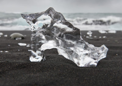 Diamond Beach - Diamantstranden ved Jökulsárlón på kør-selv ferie, bilferie og rejser til Island med ISLANDSREJSER