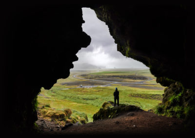 Spændende grotte ved sydkysten af Island på kør-selv ferie, bilferie og rejser til Island med ISLANDSREJSER