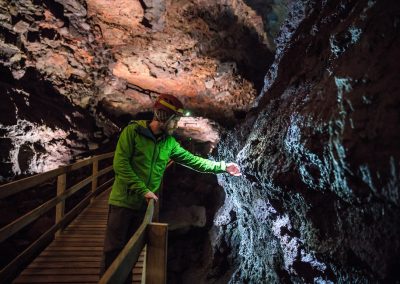 The Cave - Vidgelmir - Grotter og caving - aktiviteter i Island med ISLANDSREJSER