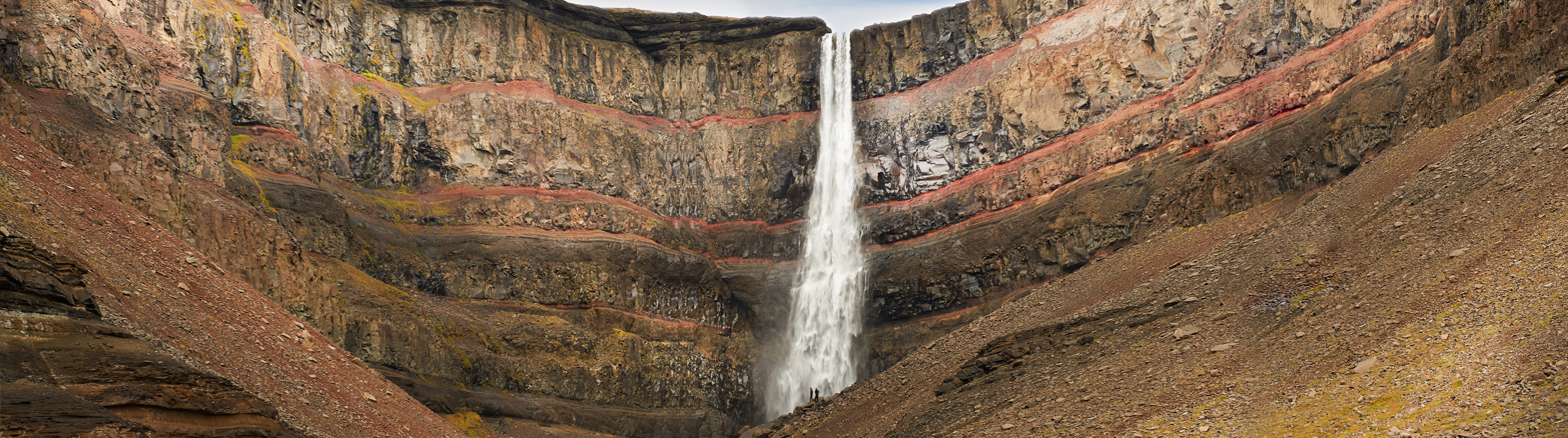 Hengifoss vandfaldet i Østisland - vandfald i Island