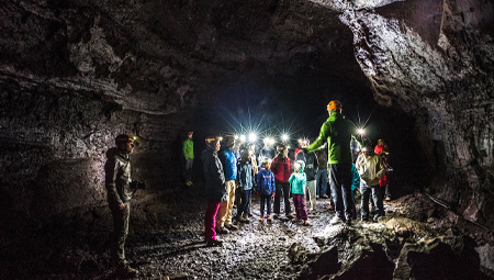 The Cave lavagrotte - opleven en vulkansk lavagrotte i Island. Aktiviteter i Island med ISLANDSREJSER