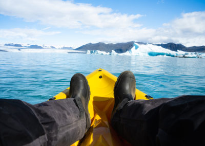 Kajaktur på Jökulsárlón - sejl på den store glegsjerlagune ved Vatnajökull-gletsjeren - aktiviteter i Island med ISLANDSREJSER