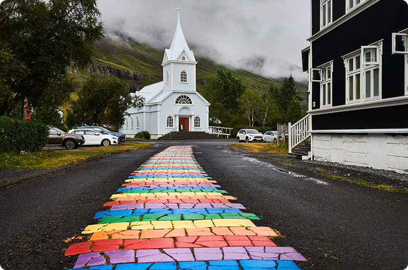 Seydisfjördur kirke og rejser til Island - kør-selv ferie og bilferie med ISLANDSREJSER