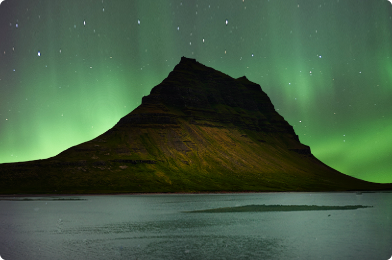 Kirkjufell under nordlys og rejser til Island - kør-selv ferie og bilferie med ISLANDSREJSER