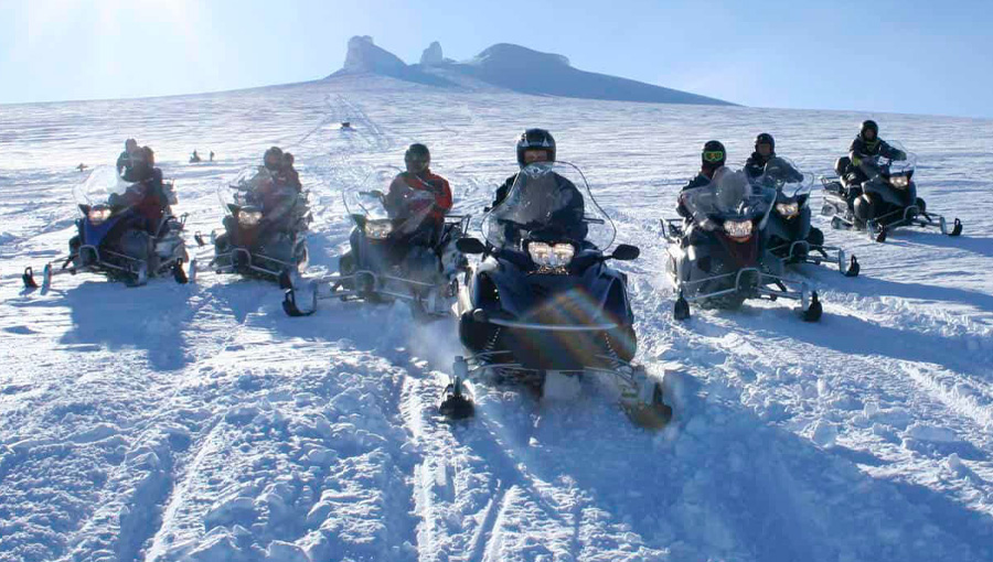 Firmarejser til Island og aktiviteter - snescooter og snowmobile